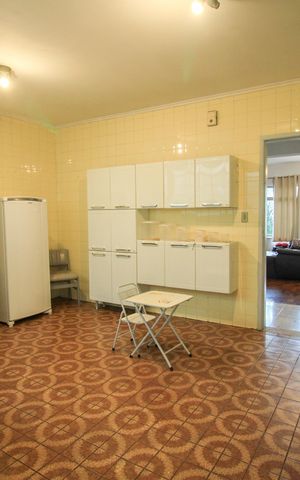 Casa à venda com 186m², 4 quartos e 3 vagas Casa à venda com 186m², 4 quartos e 3 vagasCozinha