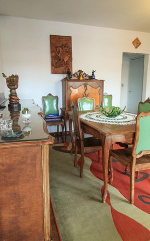 Casa à venda com 186m², 4 quartos e 3 vagas Casa à venda com 186m², 4 quartos e 3 vagasSala