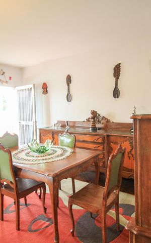 Casa à venda com 186m², 4 quartos e 3 vagas Casa à venda com 186m², 4 quartos e 3 vagasSala