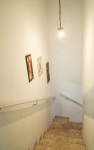 Casa à venda com 186m², 4 quartos e 3 vagas Casa à venda com 186m², 4 quartos e 3 vagasEscada