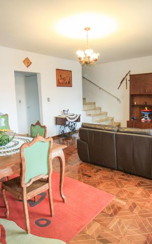 Casa à venda com 186m², 4 quartos e 3 vagas Casa à venda com 186m², 4 quartos e 3 vagasSala