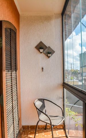 Casa à venda com 201m², 3 quartos e 4 vagas Casa à venda com 201m², 3 quartos e 4 vagasVaranda