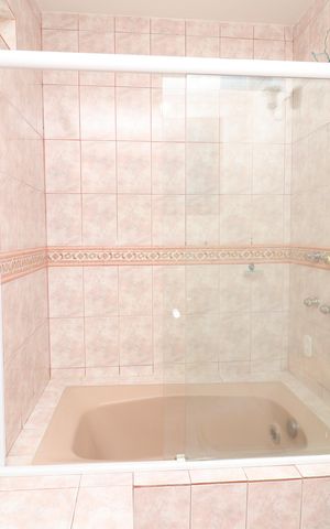 Casa à venda com 204m², 4 quartos e 1 vagaBanheiro 2