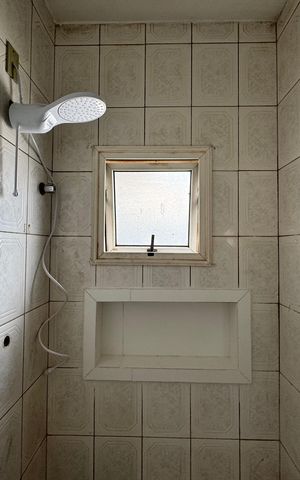 Casa para alugar com 90m², 2 quartos e 2 vagas Casa para alugar com 90m², 2 quartos e 2 vagasBanheiro
