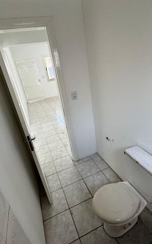 Casa para alugar com 90m², 2 quartos e 2 vagas Casa para alugar com 90m², 2 quartos e 2 vagasBanheiro