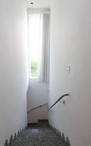 Casa à venda com 123m², 2 quartos e 2 vagasEscada