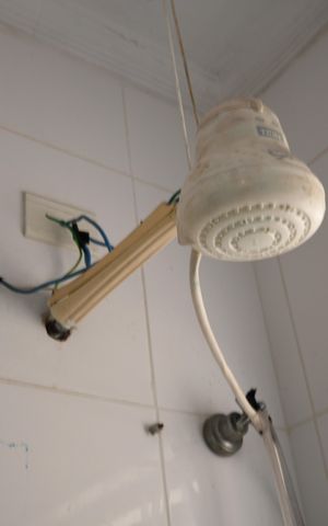 Casa à venda com 400m², 3 quartos e 10 vagasBanheiro da Edícula