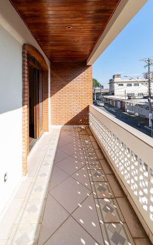 Casa à venda com 295m², 4 quartos e 4 vagas Casa à venda com 295m², 4 quartos e 4 vagasSacada da Suíte