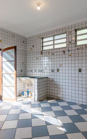 Casa à venda com 295m², 4 quartos e 4 vagas Casa à venda com 295m², 4 quartos e 4 vagasÁrea de Serviço