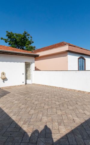 Casa à venda com 295m², 4 quartos e 4 vagas Casa à venda com 295m², 4 quartos e 4 vagasTerraço