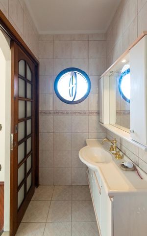 Casa à venda com 295m², 4 quartos e 4 vagas Casa à venda com 295m², 4 quartos e 4 vagasBanheiro da Suíte