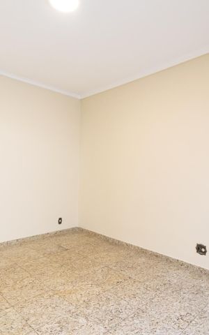Casa à venda com 295m², 4 quartos e 4 vagas Casa à venda com 295m², 4 quartos e 4 vagasSala de TV