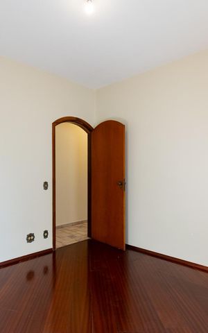 Casa à venda com 295m², 4 quartos e 4 vagas Casa à venda com 295m², 4 quartos e 4 vagasQuarto 3
