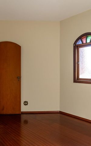 Casa à venda com 295m², 4 quartos e 4 vagas Casa à venda com 295m², 4 quartos e 4 vagasQuarto 2