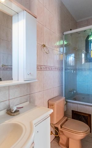 Casa à venda com 295m², 4 quartos e 4 vagas Casa à venda com 295m², 4 quartos e 4 vagasBanheiro da Suíte