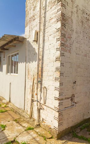 Casa à venda com 110m², 4 quartos e 4 vagas Casa à venda com 110m², 4 quartos e 4 vagasfundos