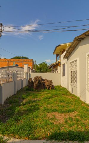 Casa à venda com 110m², 4 quartos e 4 vagas Casa à venda com 110m², 4 quartos e 4 vagasFachada