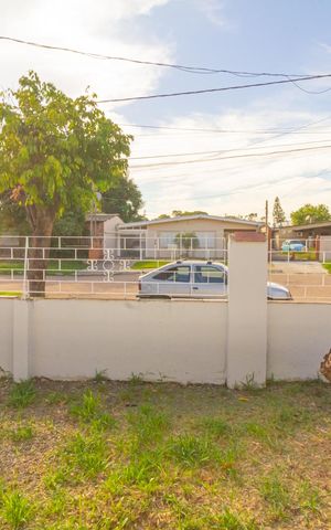 Casa à venda com 110m², 4 quartos e 4 vagas Casa à venda com 110m², 4 quartos e 4 vagasQuarto 4