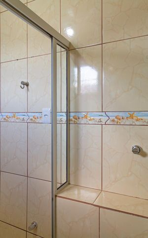 Casa à venda com 110m², 4 quartos e 4 vagas Casa à venda com 110m², 4 quartos e 4 vagasBanheiro