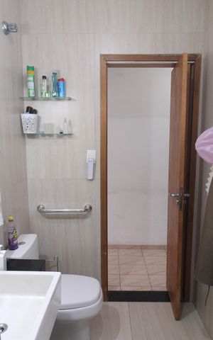 Casa à venda com 163m², 5 quartos e 1 vagaBanheiro 1