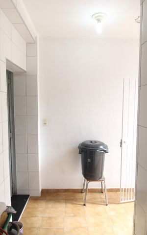 Casa à venda com 163m², 5 quartos e 1 vagaÁrea de Serviço