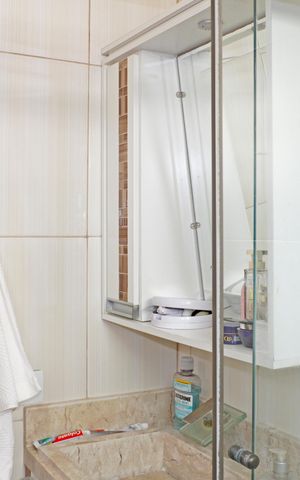 Casa de condomínio para alugar com 141m², 3 quartos e 4 vagasBanheiro do Quarto 1