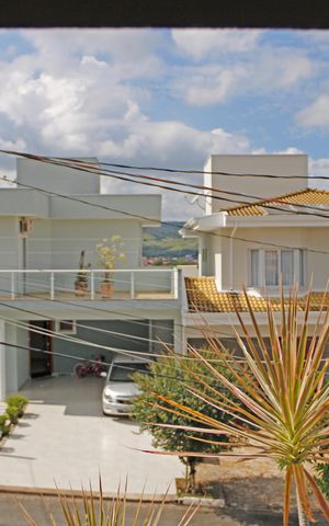 Casa de condomínio para alugar com 141m², 3 quartos e 4 vagasVista