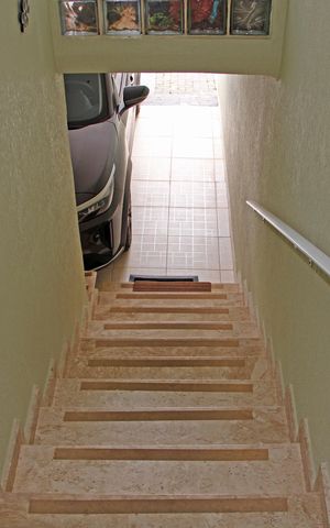 Casa de condomínio para alugar com 141m², 3 quartos e 4 vagasEscada