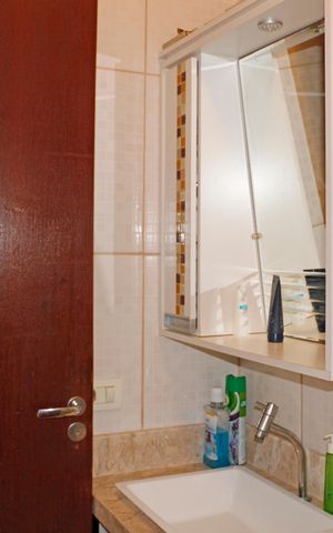 Casa de condomínio para alugar com 141m², 3 quartos e 4 vagasBanheiro Social