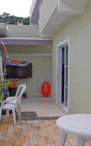 Casa de condomínio para alugar com 141m², 3 quartos e 4 vagasPiscina