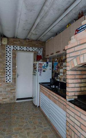 Casa à venda com 170m², 4 quartos e 3 vagas Casa à venda com 170m², 4 quartos e 3 vagasÁrea Gourmet