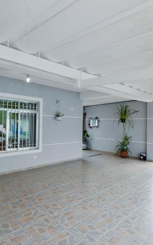 Casa à venda com 170m², 4 quartos e 3 vagas Casa à venda com 170m², 4 quartos e 3 vagasGaragem