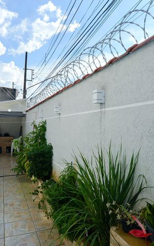 Casa à venda com 170m², 4 quartos e 3 vagas Casa à venda com 170m², 4 quartos e 3 vagasCorredor Lateral
