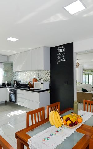 Casa à venda com 170m², 4 quartos e 3 vagas Casa à venda com 170m², 4 quartos e 3 vagasCozinha