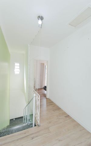 Casa à venda com 170m², 4 quartos e 3 vagas Casa à venda com 170m², 4 quartos e 3 vagasCorredor dos Dormitórios