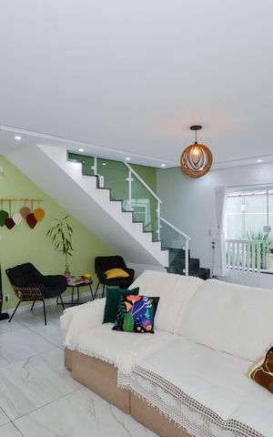 Casa à venda com 170m², 4 quartos e 3 vagas Casa à venda com 170m², 4 quartos e 3 vagasSala