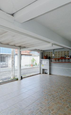 Casa à venda com 170m², 4 quartos e 3 vagas Casa à venda com 170m², 4 quartos e 3 vagasGaragem