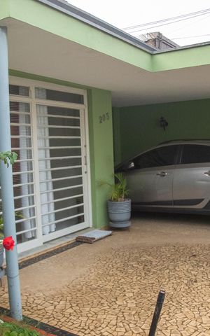 Casa para alugar com 250m², 3 quartos e 1 vaga Casa para alugar com 250m², 3 quartos e 1 vagaGaragem