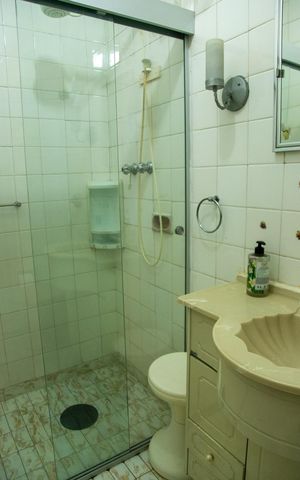 Casa para alugar com 250m², 3 quartos e 1 vaga Casa para alugar com 250m², 3 quartos e 1 vagaBanheiro da Suíte