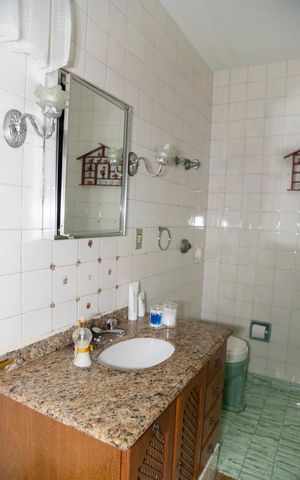Casa para alugar com 250m², 3 quartos e 1 vaga Casa para alugar com 250m², 3 quartos e 1 vagaBanheiro