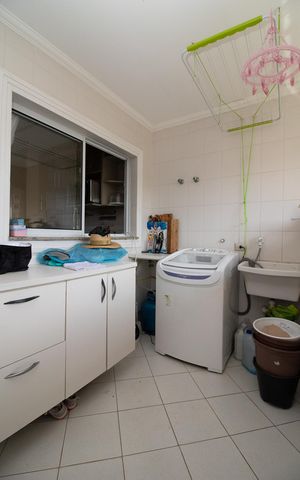 Casa à venda com 180m², 3 quartos e 5 vagasÁrea de Serviço