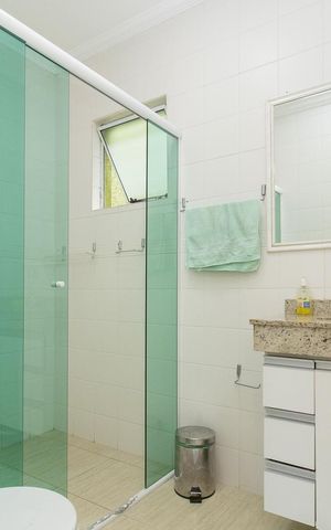 Casa à venda com 180m², 3 quartos e 5 vagasBanheiro da Suíte 1