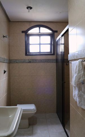 Casa à venda com 360m², 4 quartos e 2 vagas Casa à venda com 360m², 4 quartos e 2 vagasBanheiro Social