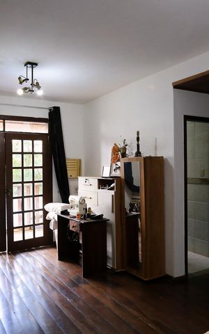 Casa à venda com 360m², 4 quartos e 2 vagas Casa à venda com 360m², 4 quartos e 2 vagasSuíte 1