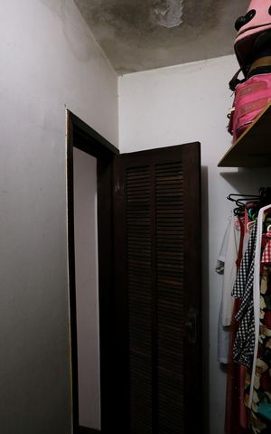 Casa à venda com 360m², 4 quartos e 2 vagas Casa à venda com 360m², 4 quartos e 2 vagasCloset Suíte 1