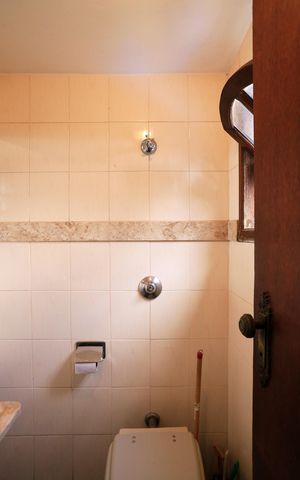 Casa à venda com 360m², 4 quartos e 2 vagas Casa à venda com 360m², 4 quartos e 2 vagasLavabo