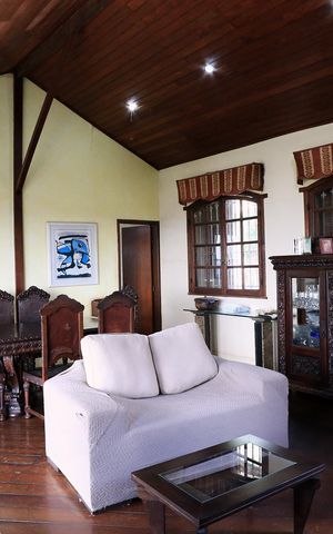 Casa à venda com 360m², 4 quartos e 2 vagas Casa à venda com 360m², 4 quartos e 2 vagasSala