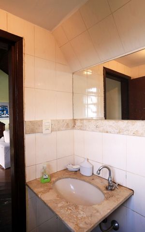 Casa à venda com 360m², 4 quartos e 2 vagas Casa à venda com 360m², 4 quartos e 2 vagasLavabo
