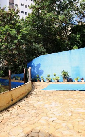Casa à venda com 360m², 4 quartos e 2 vagas Casa à venda com 360m², 4 quartos e 2 vagasÁrea comum