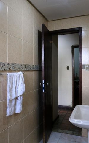 Casa à venda com 360m², 4 quartos e 2 vagas Casa à venda com 360m², 4 quartos e 2 vagasBanheiro Social